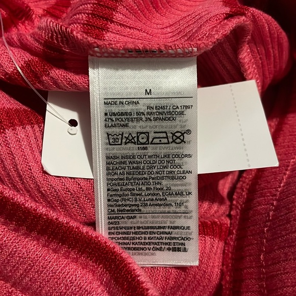 NWT- GAP- M - Picture 6 of 6